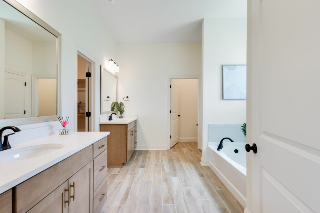 17-web-or-mls-Longleaf Model Home-16