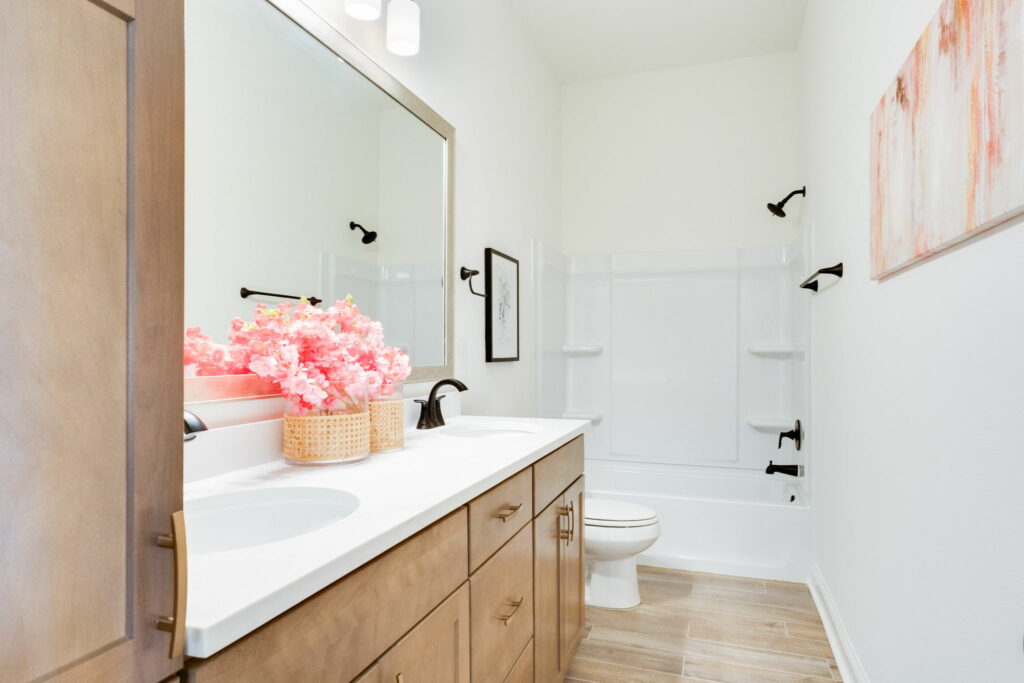 27-web-or-mls-Longleaf Model Home-26